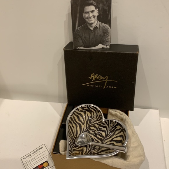 Michael Aram🤎🖤Hand Forged Zebra Heart Shaped Dish Bowl w/Silver Serving Spoon - Picture 3 of 16